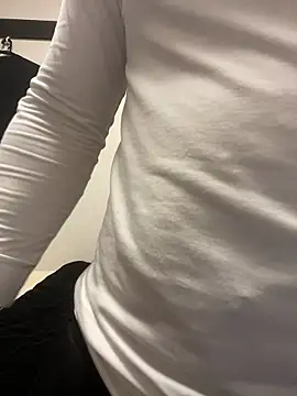 Snapshot of YU-KI00 chatting on November 13, 2025, 9:30 am YU-KI00 online show from November 13, 2025, 9:30 am