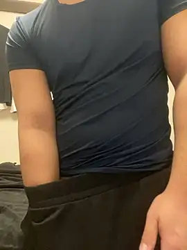 Snapshot of YU-KI00 chatting on November 14, 2025, 12:26 pm YU-KI00 online show from November 14, 2025, 12:26 pm