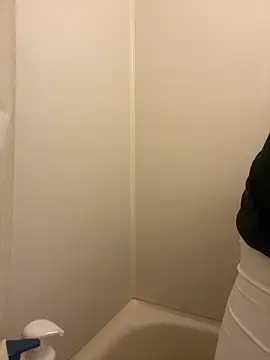 Snapshot of YU-KI00 chatting on November 22, 2025, 12:15 pm YU-KI00 online show from November 22, 2025, 12:15 pm