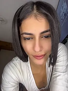 Snapshot of emilie_xx_ chatting on June 3, 2026, 2:33 pm emilie xx online show from June 3, 2026, 2:33 pm