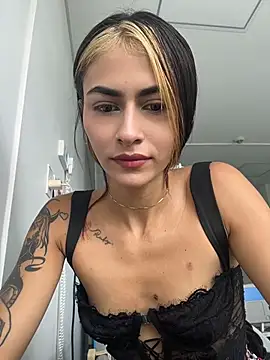 Snapshot of emilie_xx_ chatting on June 25, 2026, 4:22 pm emilie xx online show from June 25, 2026, 4:22 pm