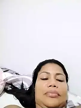 KarenGuzman  online show from January 4, 2025, 3:07 am