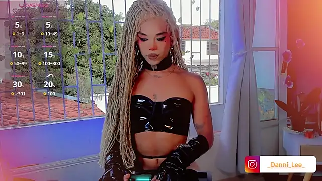 DanniLee  online show from September 26, 2025, 10:25 pm