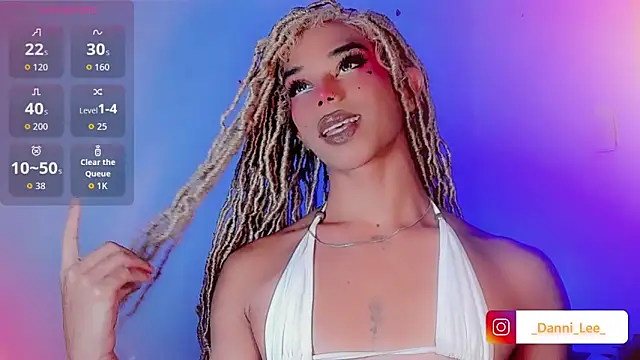 DanniLee  online show from October 21, 2025, 10:21 pm