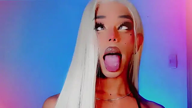 DanniLee  online show from October 27, 2025, 10:25 pm