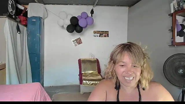 Snapshot of anubys_godes chatting on September 28, 2025, 3:50 pm anubys godes online show from September 28, 2025, 3:50 pm