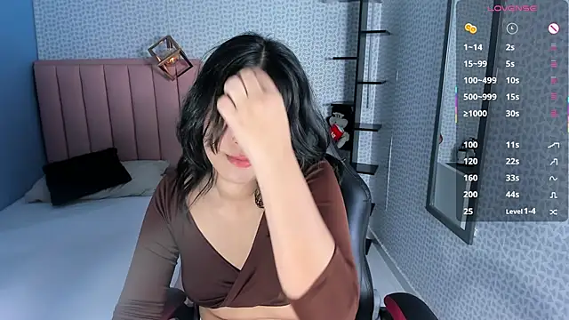 DENISERICHARD2 online show from October 7, 2025, 12:24 pm