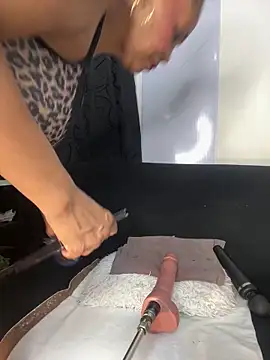 chiquimaturesexy online show from February 11, 2026, 9:42 pm