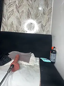 chiquimaturesexy online show from May 13, 2026, 9:11 pm