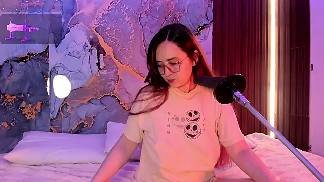 centaurigirl online show from October 8, 2025, 3:37 am