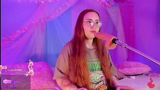 centaurigirl online show from May 14, 2026, 1:34 am