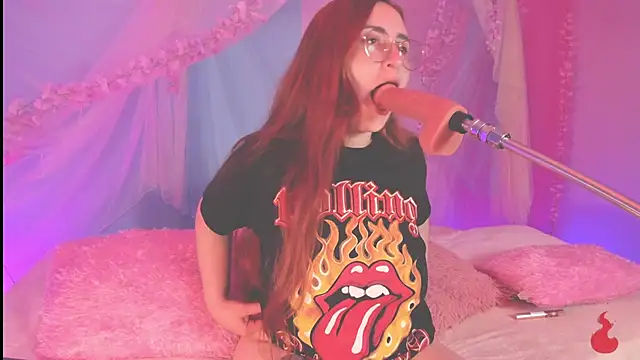 centaurigirl online show from May 17, 2026, 5:16 am