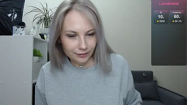 Snapshot of Sunny_bunny6 chatting on December 18, 2024, 5:37 am Sunny bunny6 online show from December 18, 2024, 5:37 am