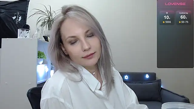Snapshot of Sunny_bunny6 chatting on December 18, 2024, 8:53 am Sunny bunny6 online show from December 18, 2024, 8:53 am