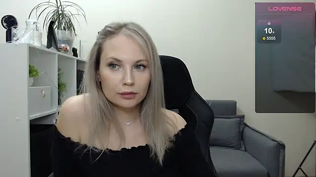 Snapshot of Sunny_bunny6 chatting on January 14, 2025, 2:43 pm Sunny bunny6 online show from January 14, 2025, 2:43 pm