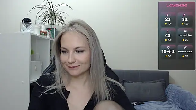 Snapshot of Sunny_bunny6 chatting on January 28, 2025, 7:00 pm Sunny bunny6 online show from January 28, 2025, 7:00 pm