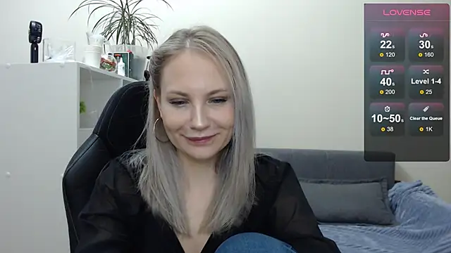 Snapshot of Sunny_bunny6 chatting on January 31, 2025, 5:19 am Sunny bunny6 online show from January 31, 2025, 5:19 am