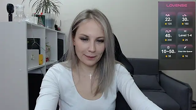 Snapshot of Sunny_bunny6 chatting on February 12, 2025, 7:34 am Sunny bunny6 online show from February 12, 2025, 7:34 am