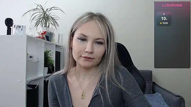 Snapshot of Sunny_bunny6 chatting on March 3, 2025, 6:15 am Sunny bunny6 online show from March 3, 2025, 6:15 am