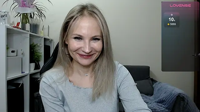 Snapshot of Sunny_bunny6 chatting on March 9, 2025, 12:42 am Sunny bunny6 online show from March 9, 2025, 12:42 am
