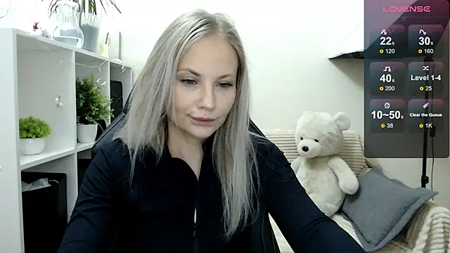 Snapshot of Sunny_bunny6 chatting on September 9, 2025, 3:17 am Sunny bunny6 online show from September 9, 2025, 3:17 am
