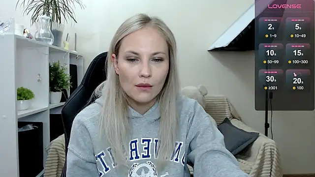 Snapshot of Sunny_bunny6 chatting on September 12, 2025, 5:07 am Sunny bunny6 online show from September 12, 2025, 5:07 am