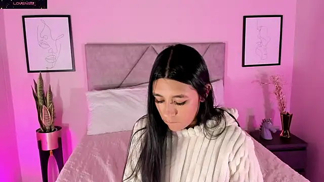 Emilyh  online show from December 2, 2025, 10:31 am