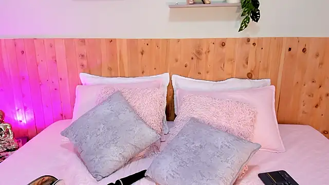 Emilyh  online show from January 16, 2026, 7:40 pm