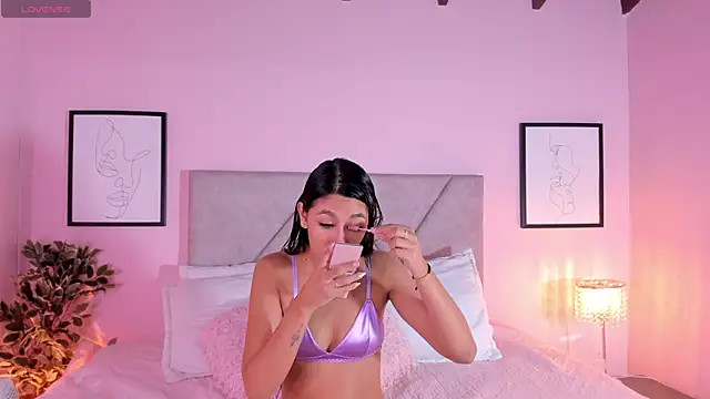 Emilyh  online show from February 20, 2026, 11:32 am