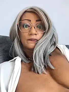 Amaliu  online show from January 6, 2025, 9:54 pm