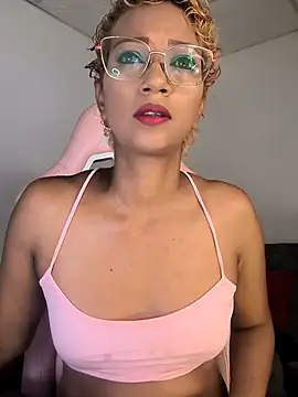 Amaliu  online show from October 6, 2025, 2:47 pm