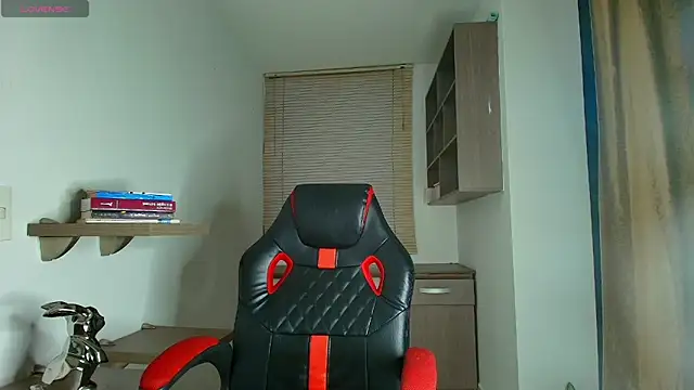 Snapshot of KazzuRoux001 chatting on December 6, 2024, 12:12 am KazzuRoux001 online show from December 6, 2024, 12:12 am