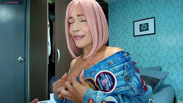 Snapshot of KazzuRoux001 chatting on January 5, 2025, 9:25 pm KazzuRoux001 online show from January 5, 2025, 9:25 pm