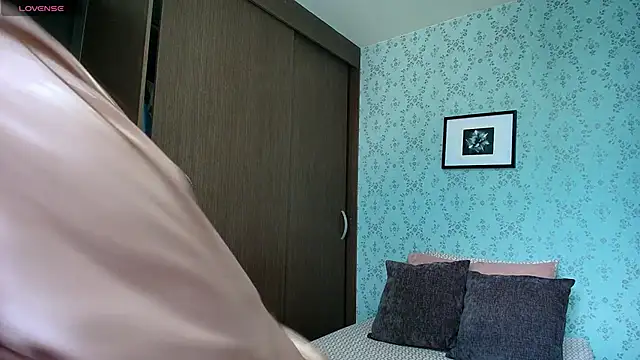 Snapshot of KazzuRoux001 chatting on February 7, 2025, 2:47 pm KazzuRoux001 online show from February 7, 2025, 2:47 pm