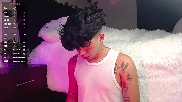 LyleBennett  online show from March 20, 2025, 10:43 am