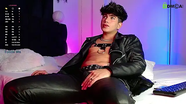 LyleBennett  online show from October 21, 2025, 10:27 am