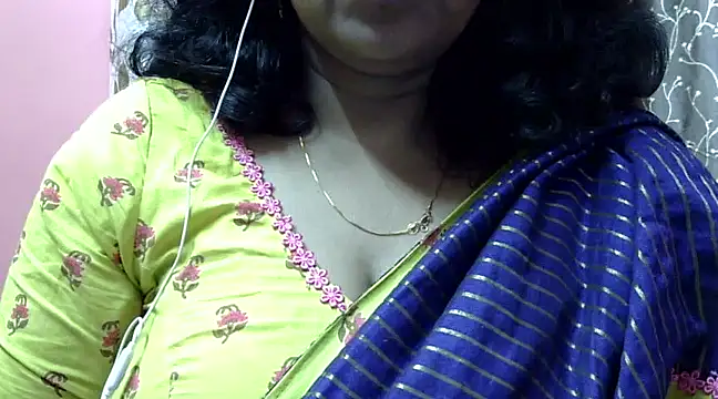 Snapshot of Riya_riyaa chatting on December 18, 2024, 11:34 am Riya riyaa online show from December 18, 2024, 11:34 am