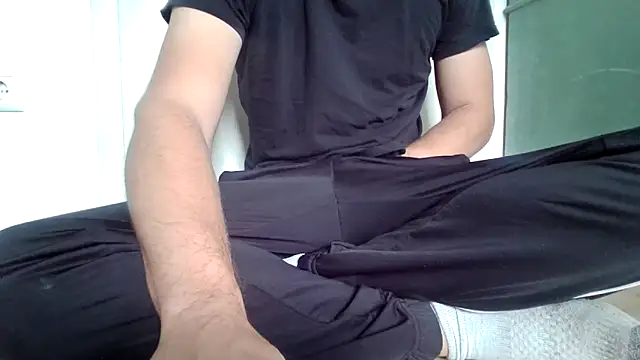 boy for playing online show from November 13, 2025, 8:24 am