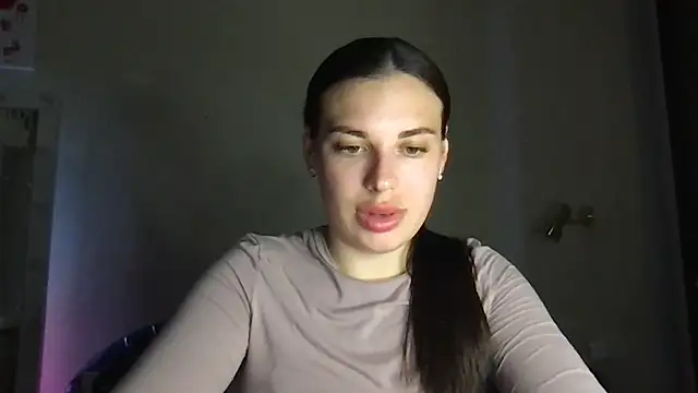 MoonriseGoddess online show from April 19, 2026, 6:43 pm