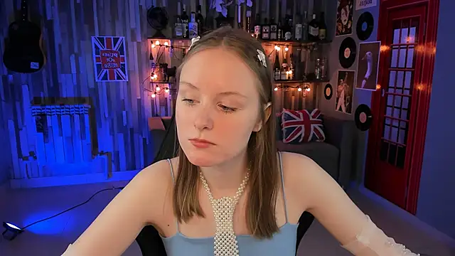 VivienLeeigh online show from December 12, 2024, 5:15 pm