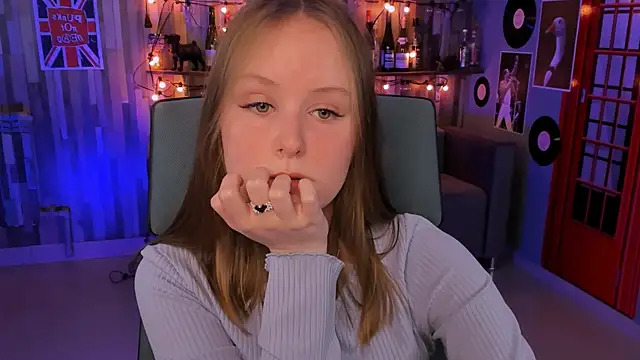 VivienLeeigh online show from December 24, 2024, 1:17 pm