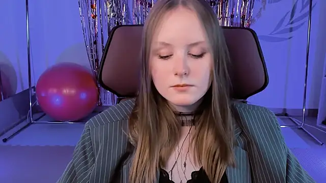 VivienLeeigh online show from February 16, 2025, 3:16 pm