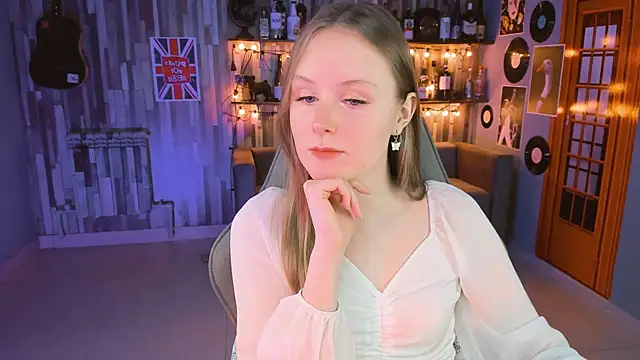 VivienLeeigh online show from March 18, 2025, 10:37 pm