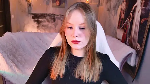 VivienLeeigh online show from March 9, 2026, 5:11 am