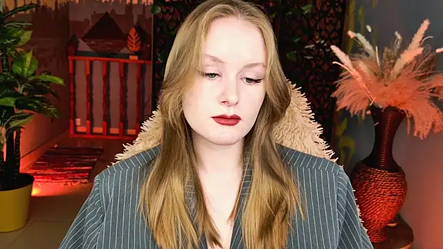 Snapshot of VivienLeeigh chatting on April 28, 2026, 5:23 am VivienLeeigh online show from April 28, 2026, 5:23 am
