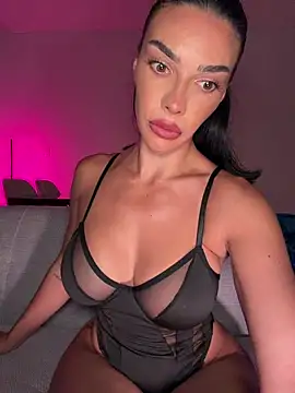 Snapshot of krissiswrld- chatting on May 24, 2026, 6:02 pm krissiswrld- online show from May 24, 2026, 6:02 pm