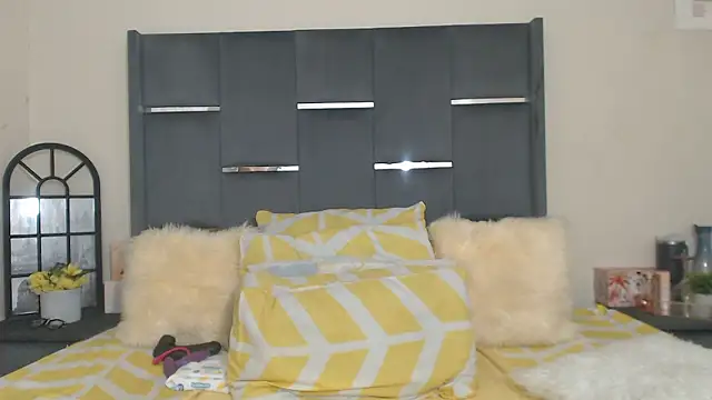 LaCaramellaChocolatia online show from January 8, 2026, 1:08 am