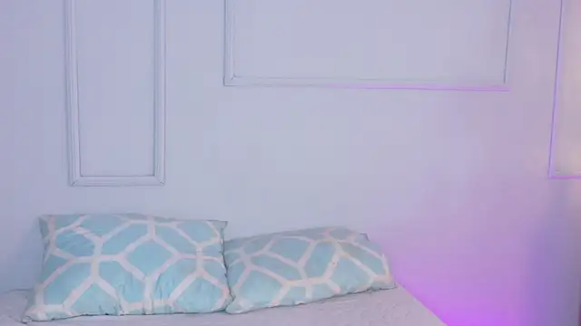 Snapshot of MiaOconner chatting on October 10, 2025, 7:40 am MiaOconner online show from October 10, 2025, 7:40 am