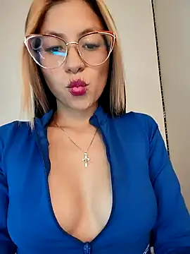 Snapshot of little_mavi chatting on January 2, 2025, 9:39 pm little mavi online show from January 2, 2025, 9:39 pm