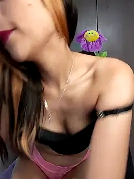 Snapshot of little_mavi chatting on February 25, 2025, 12:47 am little mavi online show from February 25, 2025, 12:47 am